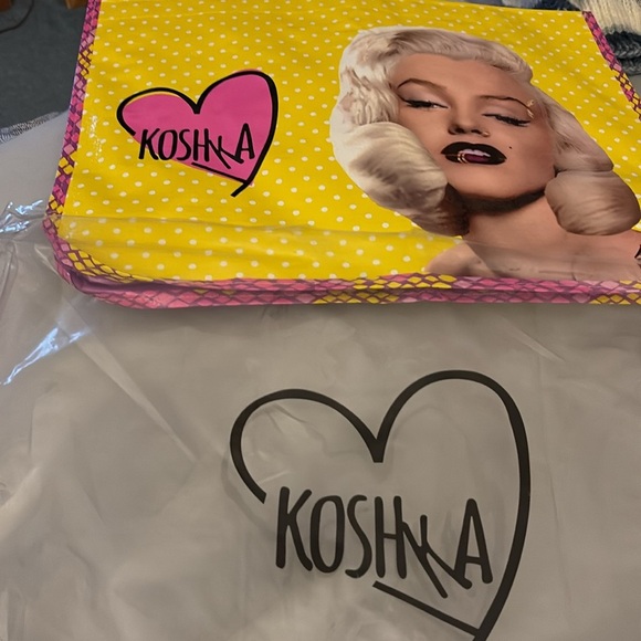 NEW-collectors Marilyn Monroe Designer  
Shopping tote w/t Snap on wallet inside - Picture 7 of 15